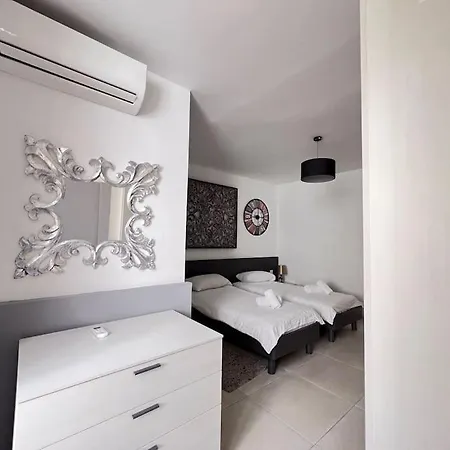 Sunshine Court No 60