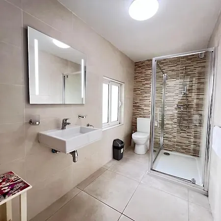 Sunshine Court No 60 Apartment